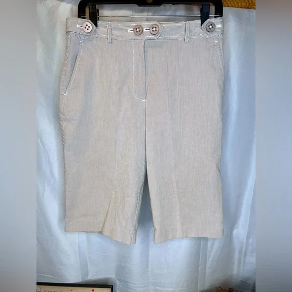 Talbots Light Beige Tailored Bermuda Shorts with Textured Cotton Fabric Size 6 - Picture 1 of 8